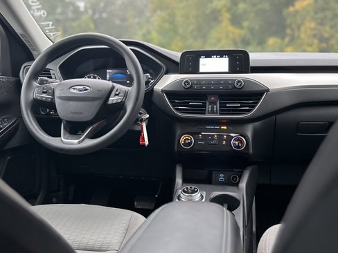 Used 2022 Ford Escape S image 2