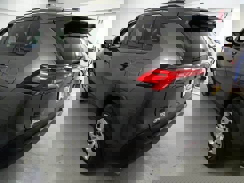 Used 2021 Toyota RAV4 LE image 17