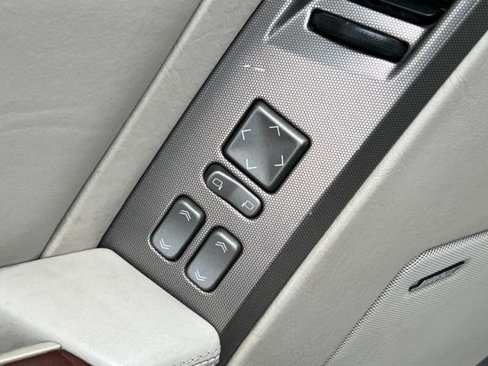 Used 2005 Cadillac XLR image 13