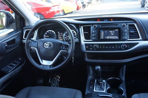 Used 2017 Toyota Highlander FWD V6 image 36