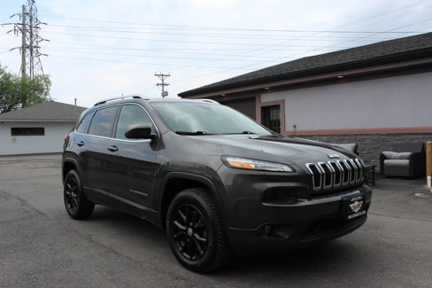 Used 2016 Jeep Cherokee Latitude w/ Comfort/Convenience Group image 1