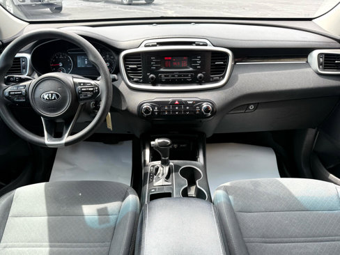 Used 2017 Kia Sorento L image 19