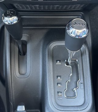 Used 2013 Jeep Wrangler Unlimited Rubicon image 29