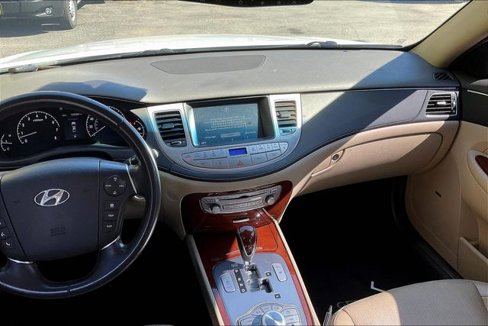 Used 2013 Hyundai Genesis 3.8 w/ Technology Pkg image 6