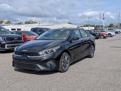 Certified 2023 Kia Forte LXS image 1