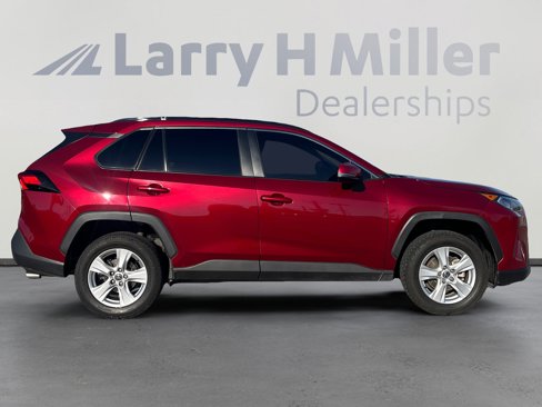 Used 2021 Toyota RAV4 XLE image 6