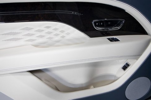 Used 2023 Bentley Bentayga Extended Wheelbase image 42