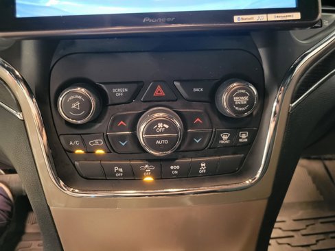Used 2015 Jeep Grand Cherokee Summit image 17