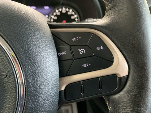 Used 2017 Jeep Renegade Limited image 33