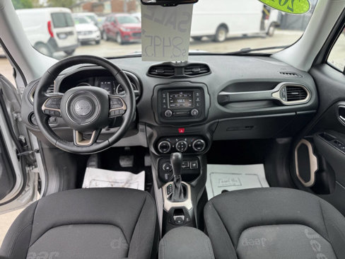 Used 2016 Jeep Renegade Latitude w/ Popular Equipment Group image 10