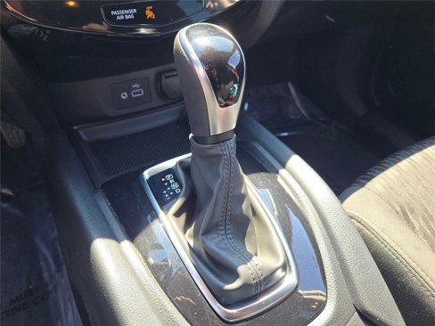 Used 2020 Nissan Rogue SV image 32