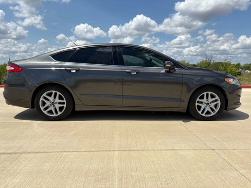 Used 2016 Ford Fusion SE image 5