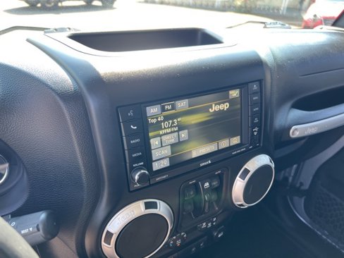 Used 2015 Jeep Wrangler Unlimited Sahara w/ Connectivity Group image 9