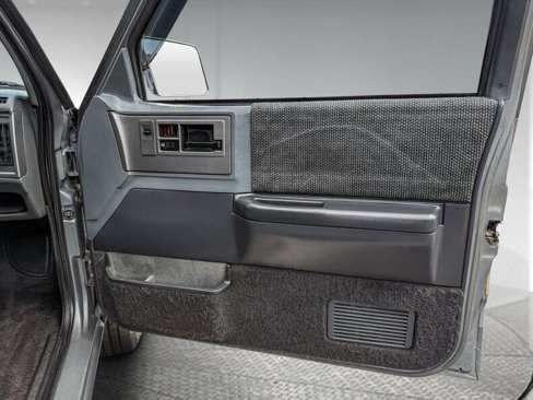 Used 1989 Chevrolet S10 Pickup 4WD image 12