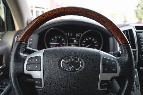 Used 2013 Toyota Land Cruiser image 19