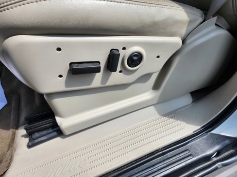Used 2005 Cadillac Escalade EXT image 28