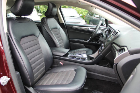 Used 2017 Ford Fusion SE w/ Equipment Group 201A image 31