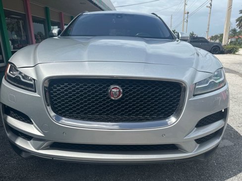 Used 2018 Jaguar F-PACE Prestige image 10