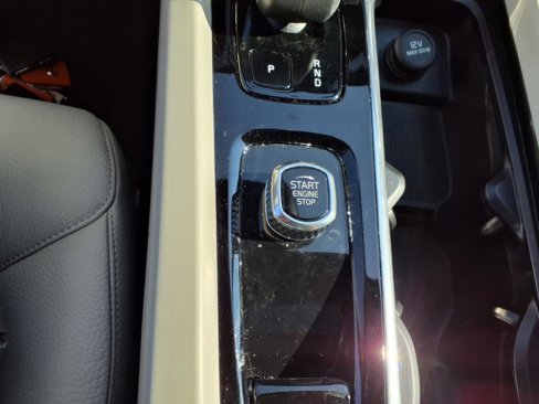 Certified 2023 Volvo XC60 B5 Plus w/ Protection Package Premier image 25