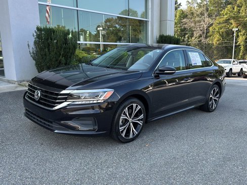 Used 2021 Volkswagen Passat 2.0T SE image 1