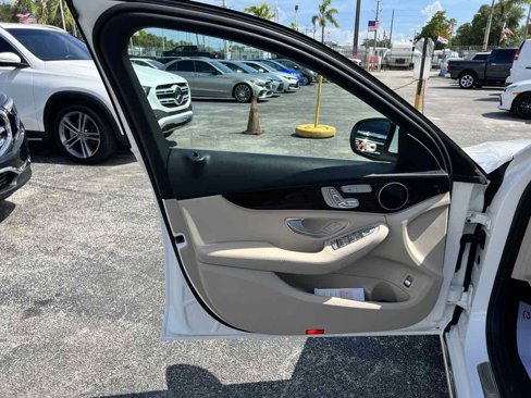 Used 2020 Mercedes-Benz C 300 Sedan image 12