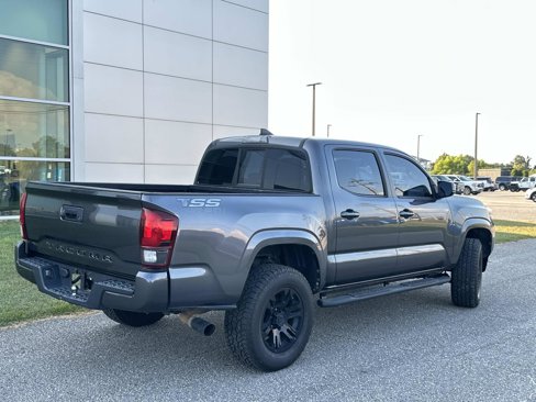 Used 2018 Toyota Tacoma SR image 5