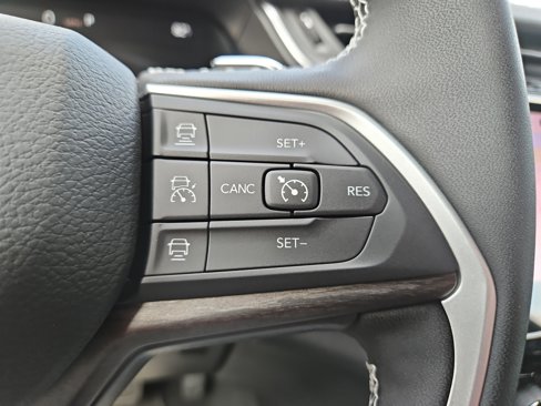 New 2025 Jeep Grand Cherokee Limited w/ Luxury Tech Group II image 25