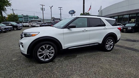 Certified 2022 Ford Explorer XLT w/ Equipment Group 202A image 4