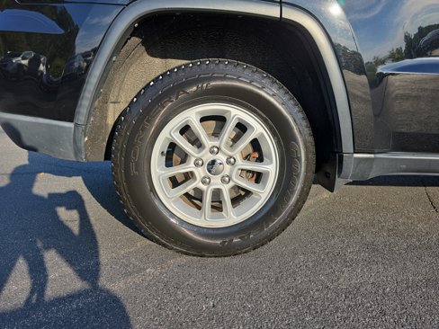 Used 2019 Jeep Grand Cherokee Laredo image 32