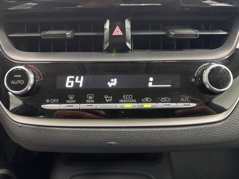 Used 2022 Toyota Corolla LE image 16