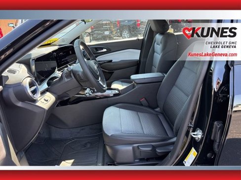 New 2025 Chevrolet Trax LT w/ Driver Confidence Package image 13
