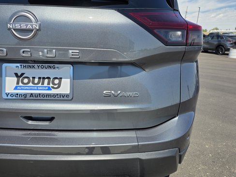 Used 2024 Nissan Rogue SV image 10