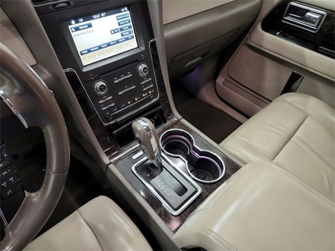 Used 2017 Lincoln Navigator Select image 21