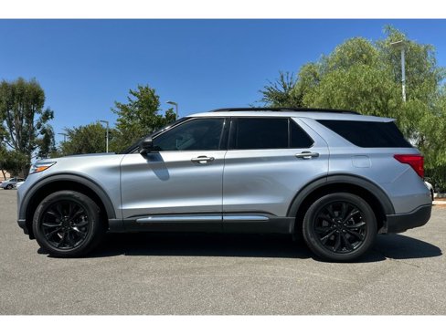 Used 2021 Ford Explorer XLT w/ Equipment Group 202A image 2