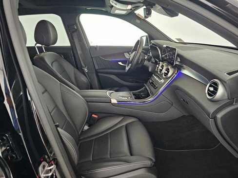 Used 2022 Mercedes-Benz GLC 300 4MATIC w/ AMG Line image 11