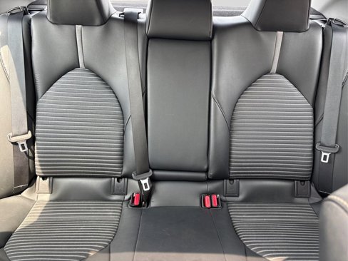 Used 2018 Toyota Camry SE image 18