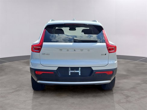 Used 2023 Volvo XC40 B5 Plus w/ Driver Assist Package image 5