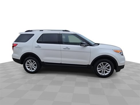 Used 2015 Ford Explorer XLT w/ Equipment Group 202B image 9