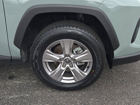 Used 2022 Toyota RAV4 XLE image 4
