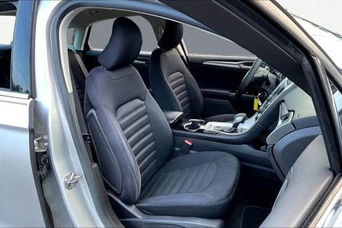 Used 2015 Ford Fusion SE image 19