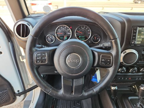 Used 2015 Jeep Wrangler Unlimited Sahara w/ Connectivity Group image 17