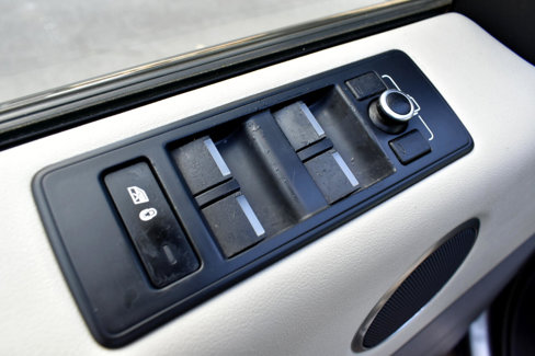 Used 2015 Land Rover Range Rover Sport HSE image 41