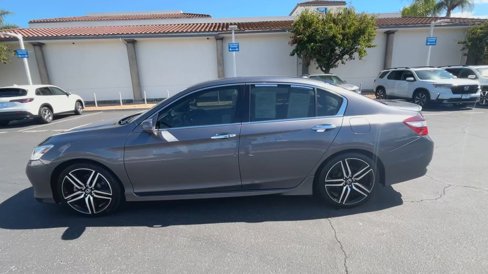 Used 2017 Honda Accord Touring image 5