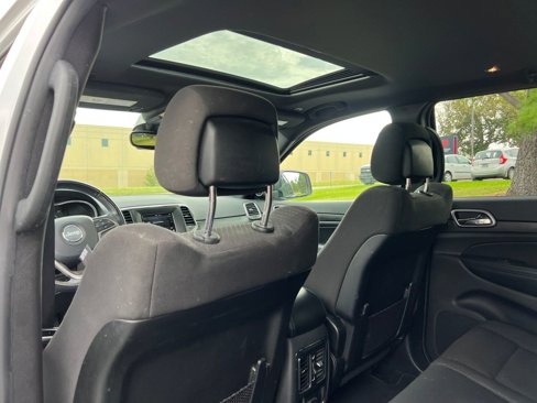Used 2020 Jeep Grand Cherokee Laredo image 25
