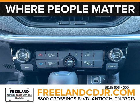 New 2025 Jeep Compass Latitude image 24