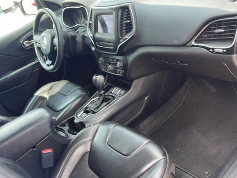 Used 2019 Jeep Cherokee Latitude Plus image 11