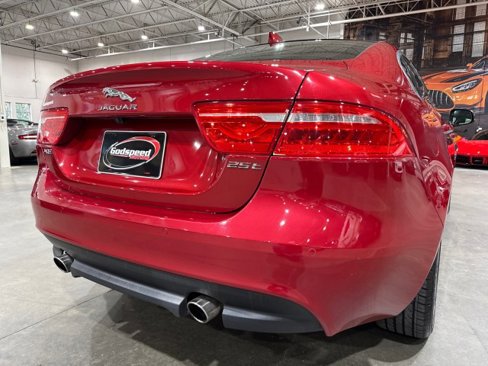 Used 2018 Jaguar XE Premium image 39