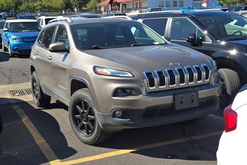 Used 2018 Jeep Cherokee Latitude image 2