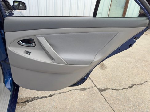 Used 2010 Toyota Camry image 36