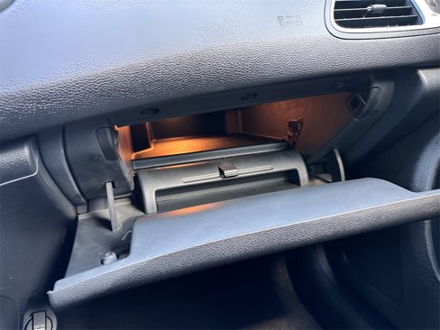 Used 2016 Chrysler 200 Limited image 21